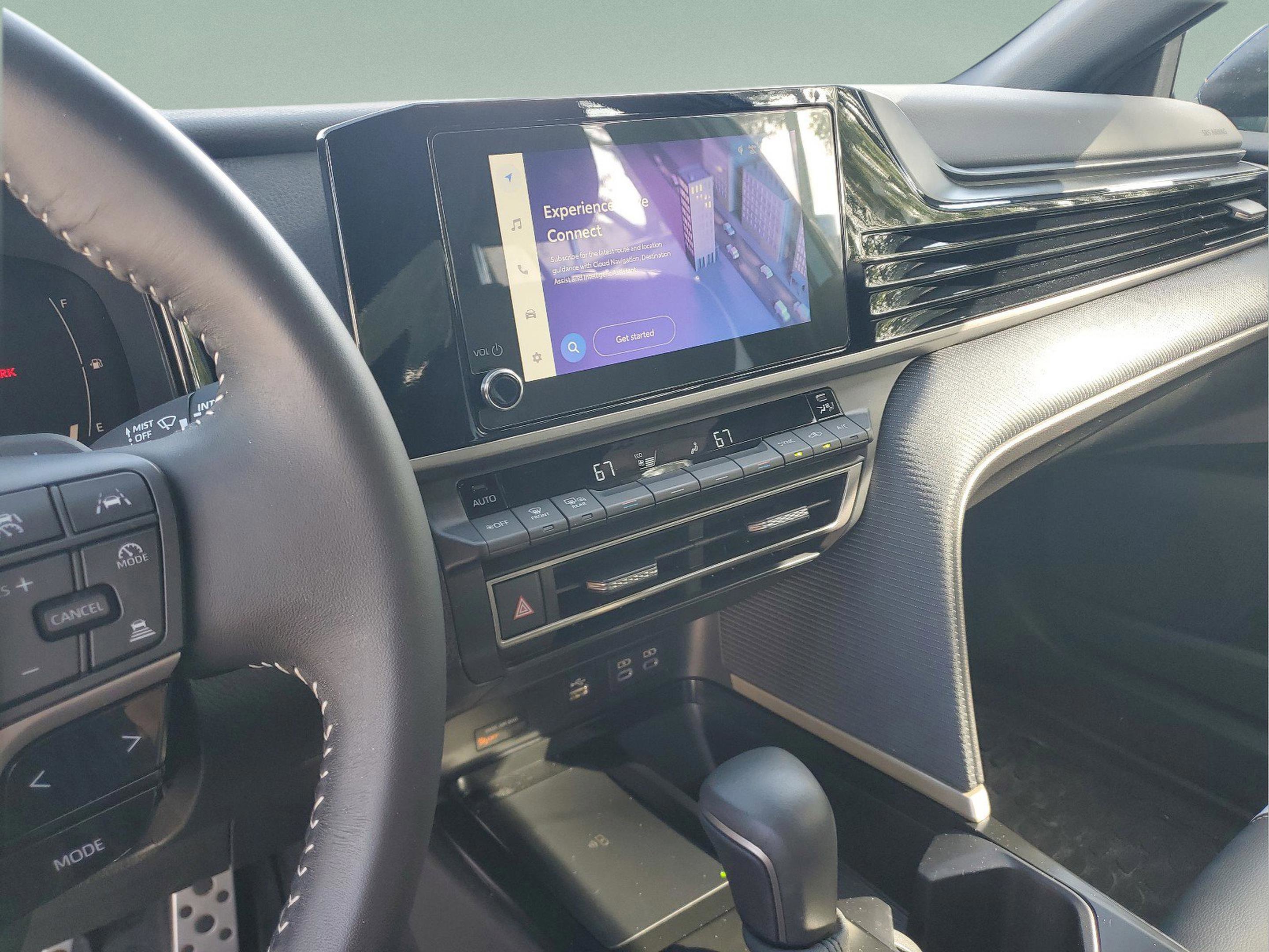 Used 2025 Toyota Camry SE image 28