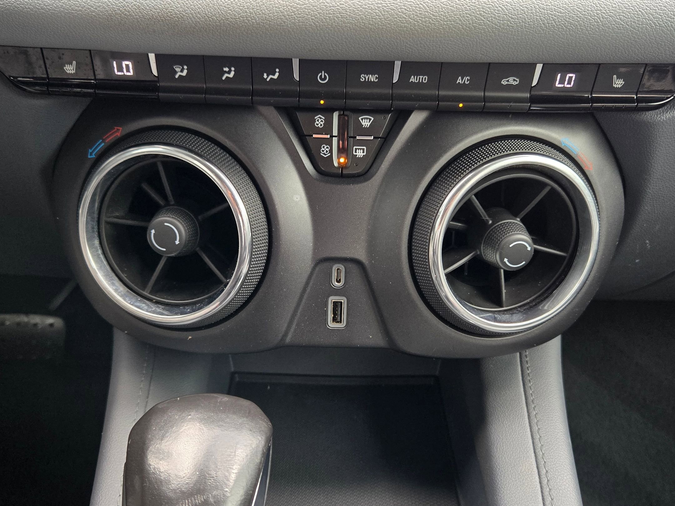 Used 2019 Chevrolet Blazer LT FWD image 29