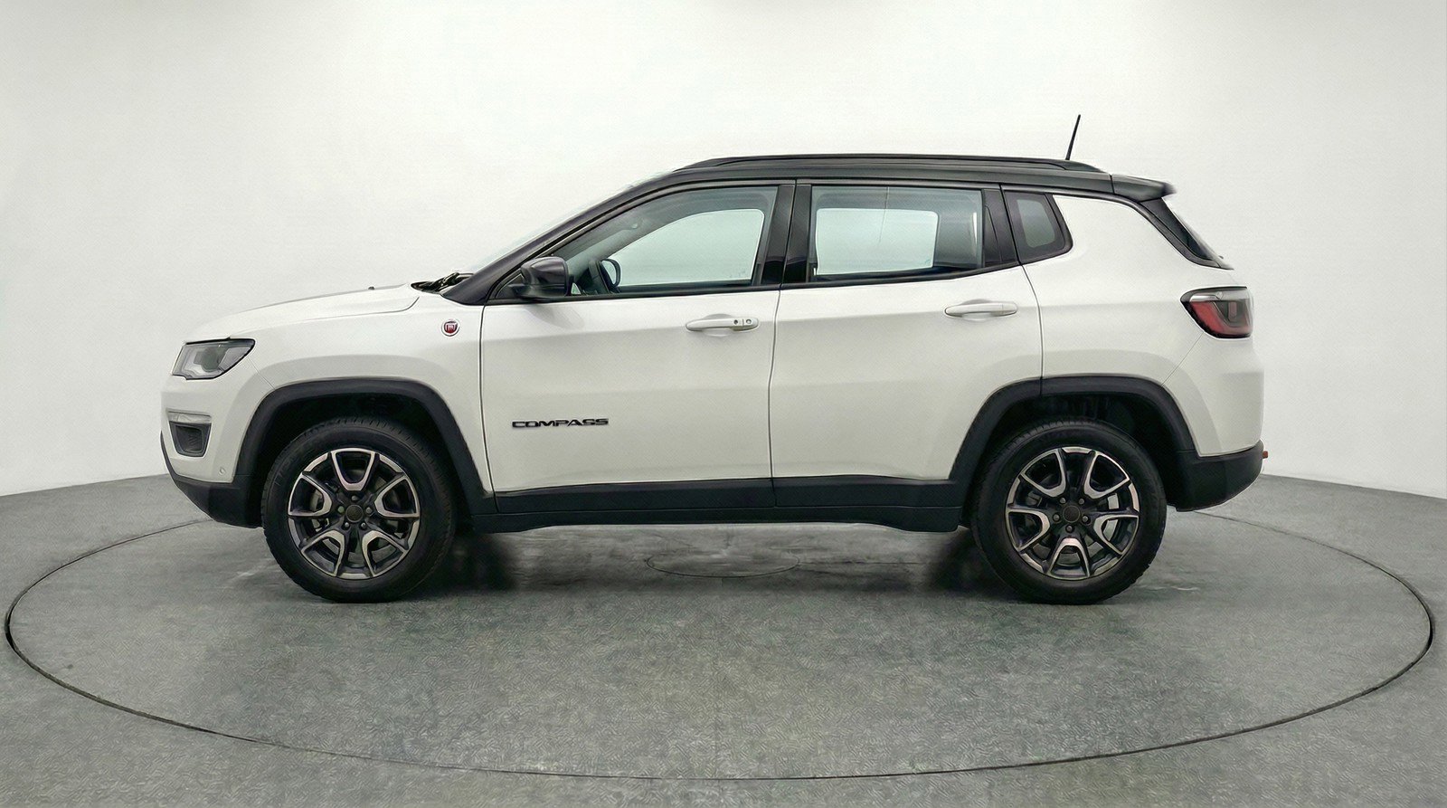 Used 2025 Jeep Compass Trailhawk image 5