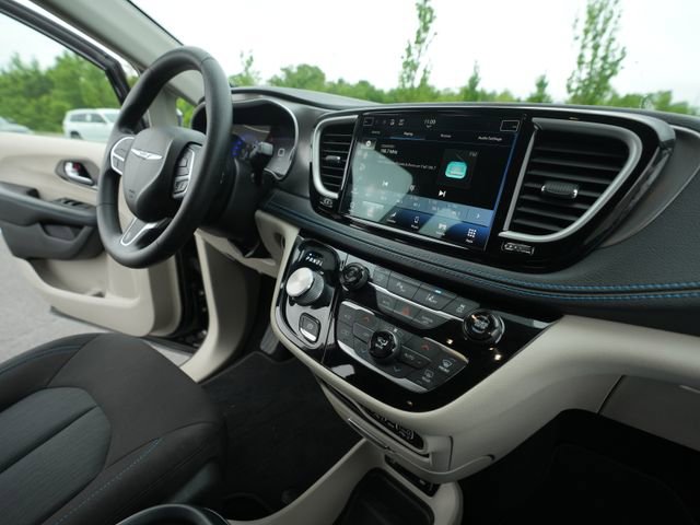 Used 2021 Chrysler Pacifica Touring FWD image 33
