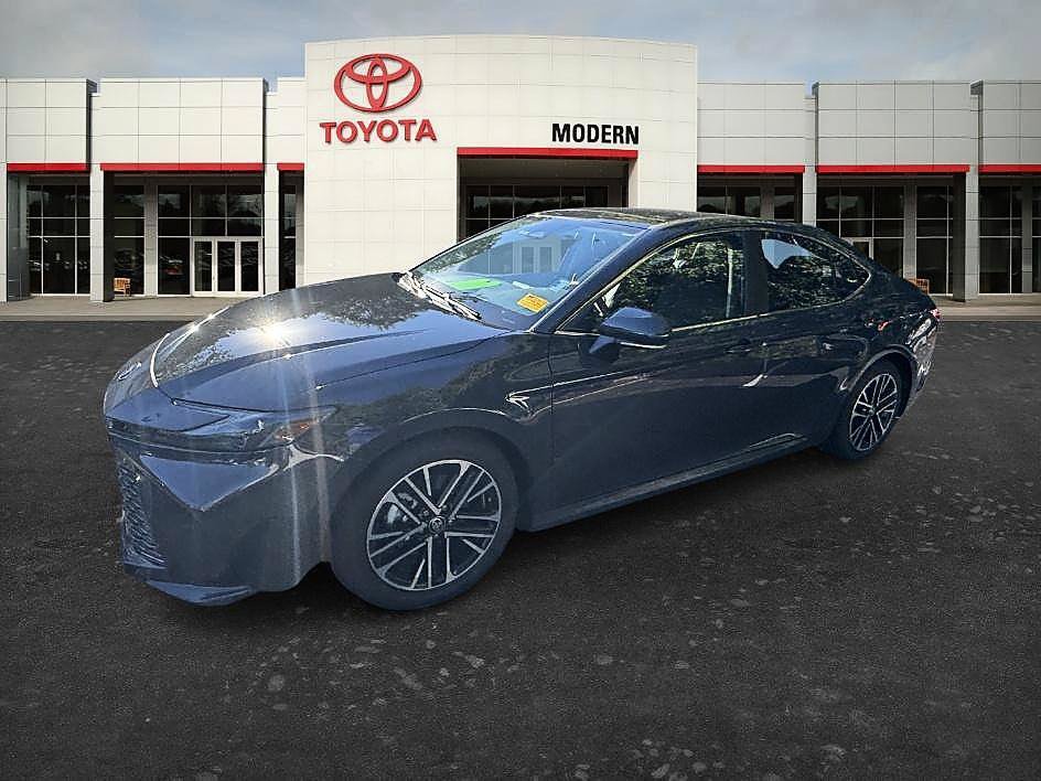 Used 2025 Toyota Camry XLE FWD image 19