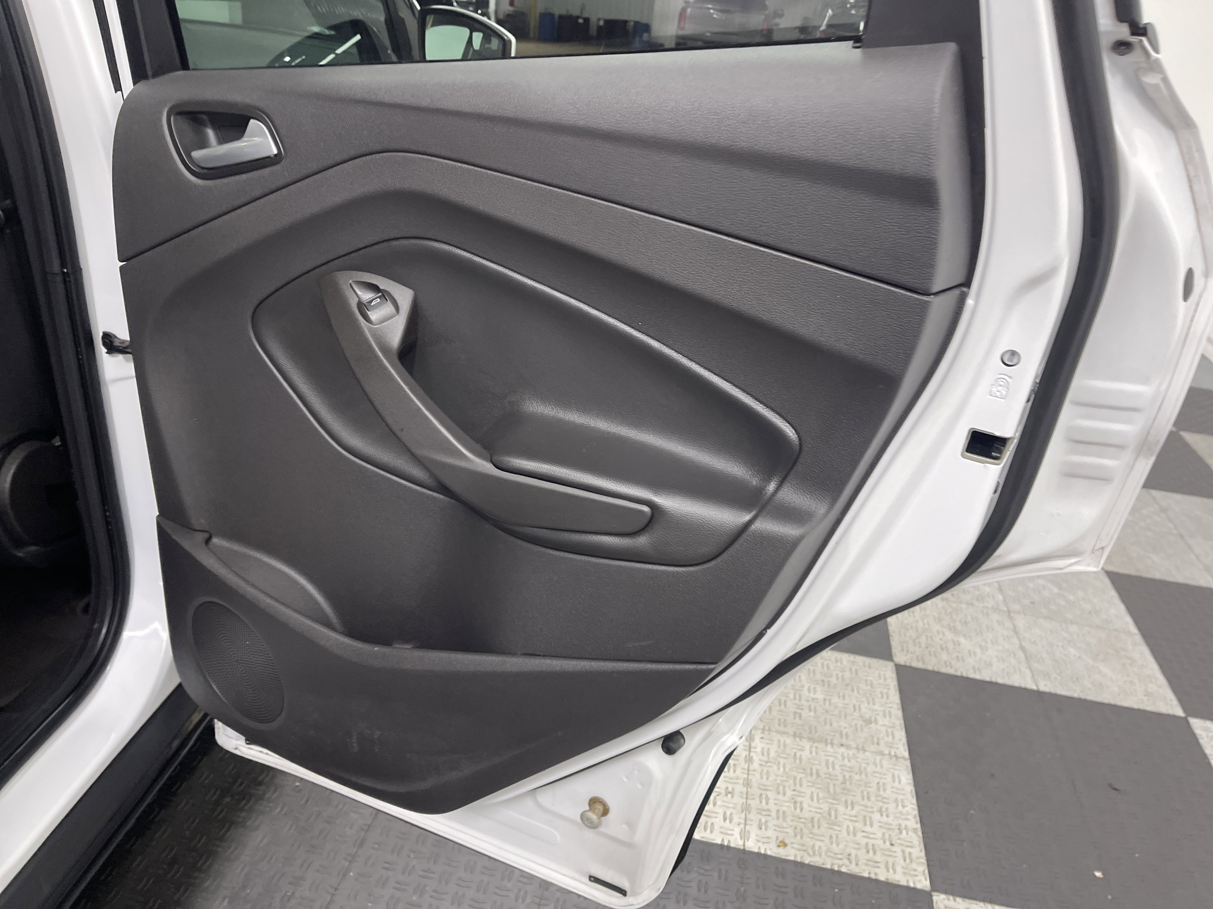 Used 2015 Ford Escape SE image 29