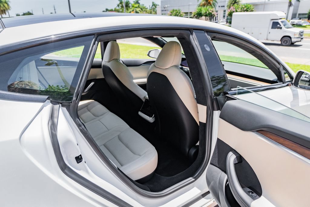 Used 2023 Tesla Model S AWD/4WD image 38