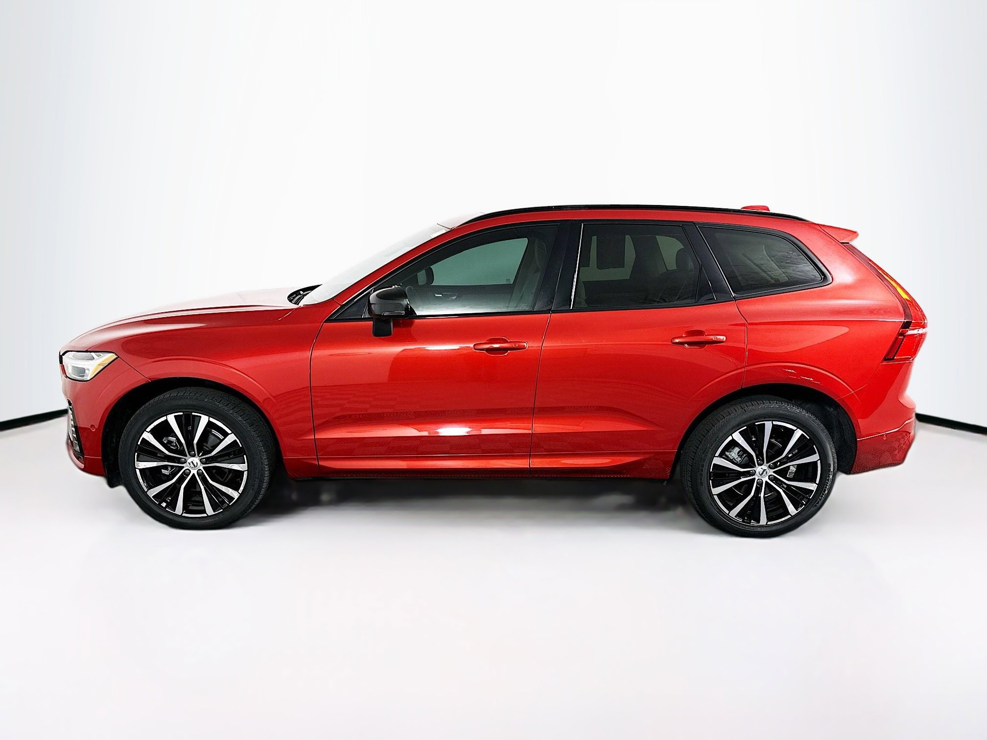 Used 2023 Volvo XC60 B5 Plus w/ Protection Package Premier image 6