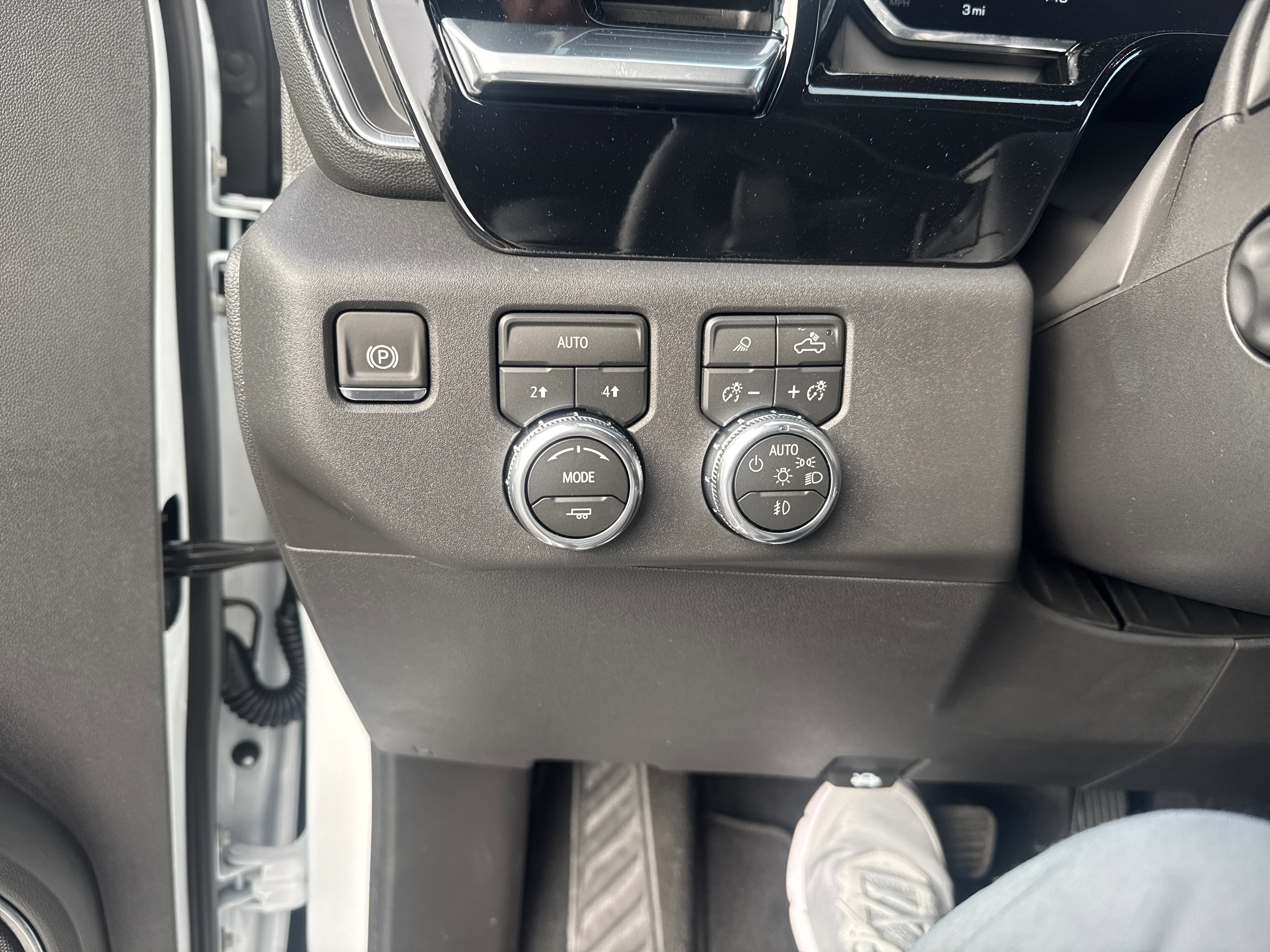 New 2026 GMC Sierra 1500 SLT w/ SLT Premium Package image 30