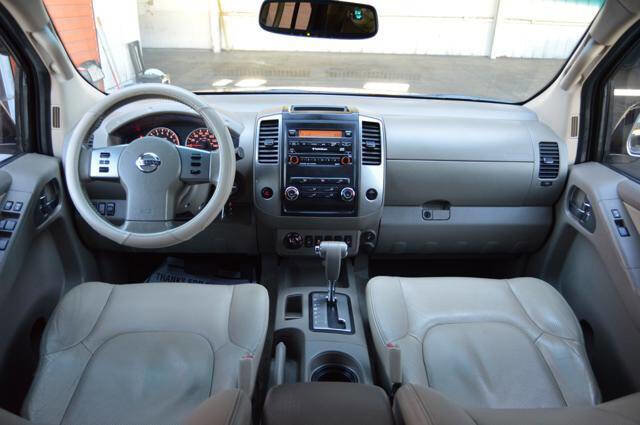 Used 2012 Nissan Frontier SL w/ Moonroof Pkg image 16