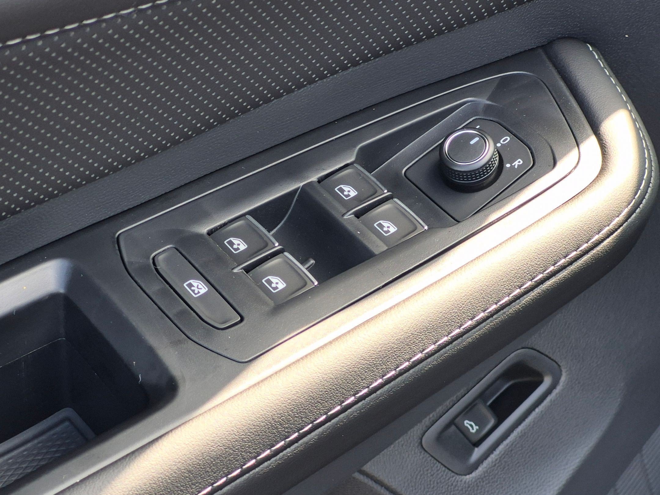 New 2026 Volkswagen Atlas Cross Sport SE FWD image 13