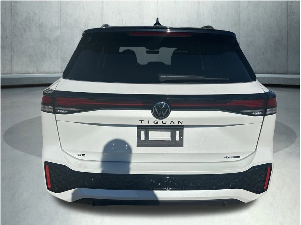 New 2025 Volkswagen Tiguan SE R-Line image 7