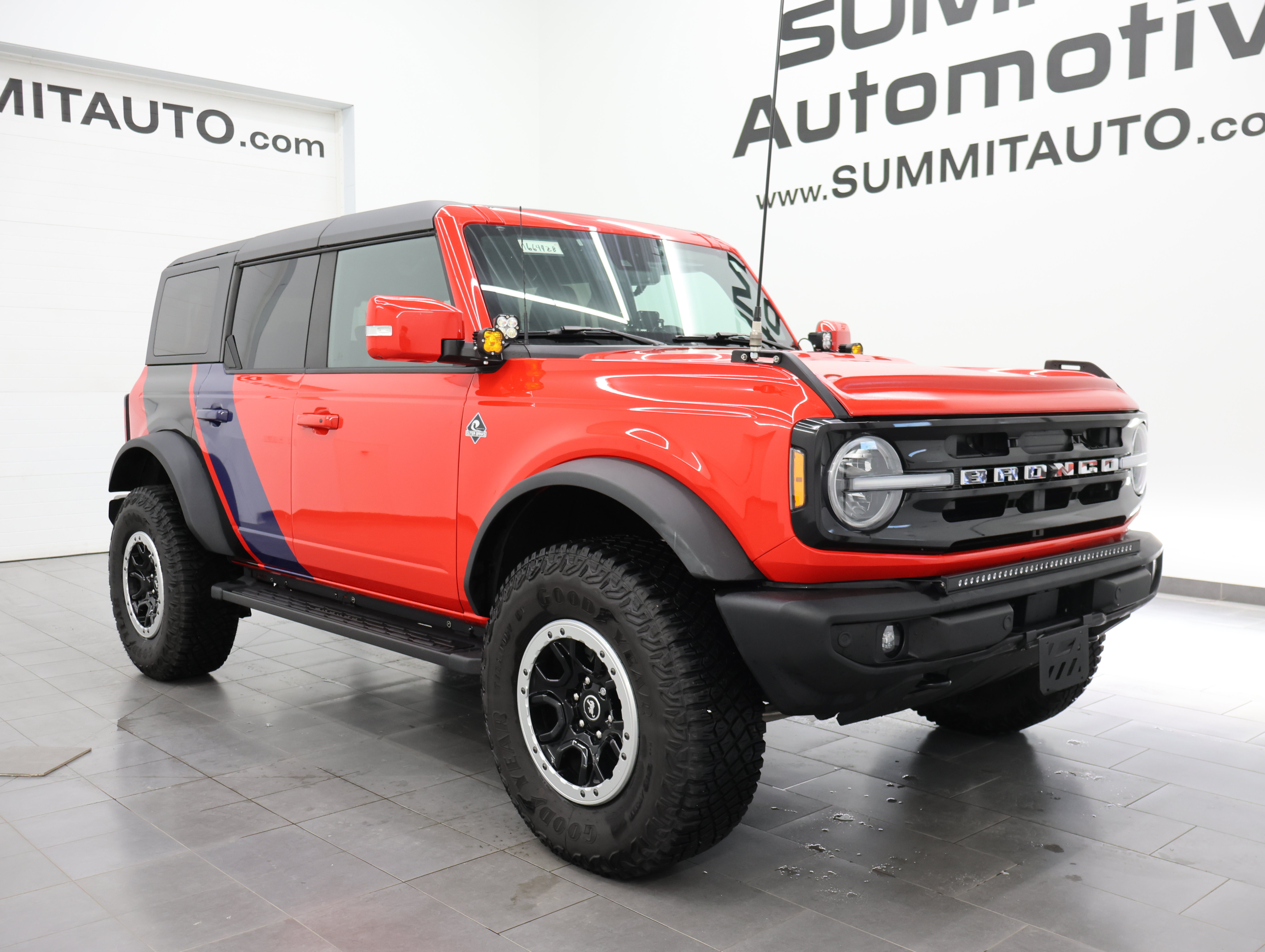 Used 2024 Ford Bronco Outer Banks w/ Sasquatch Package AWD/4WD image 2