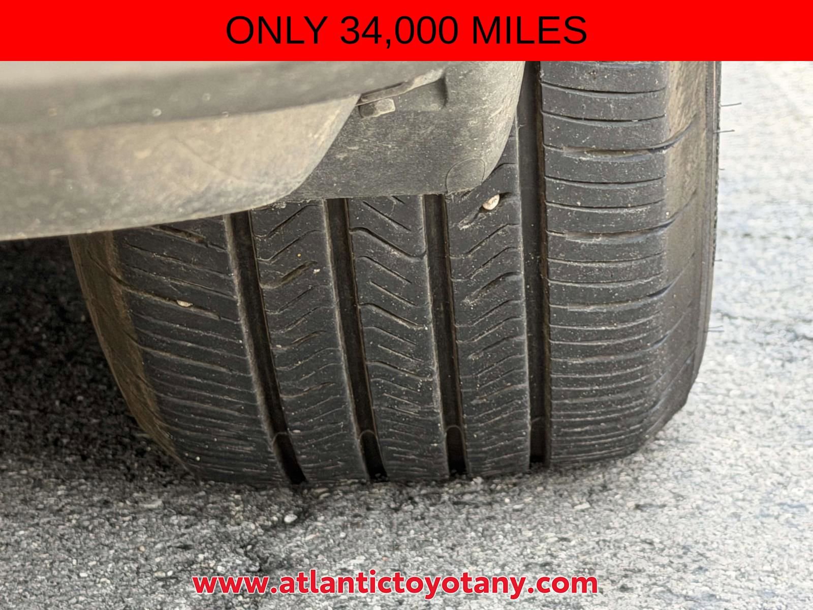 Used 2021 Toyota Highlander XLE AWD/4WD image 38