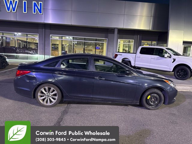 Used 2011 Hyundai Sonata SE w/ Navigation & Sunroof Pkg 4 FWD image 2