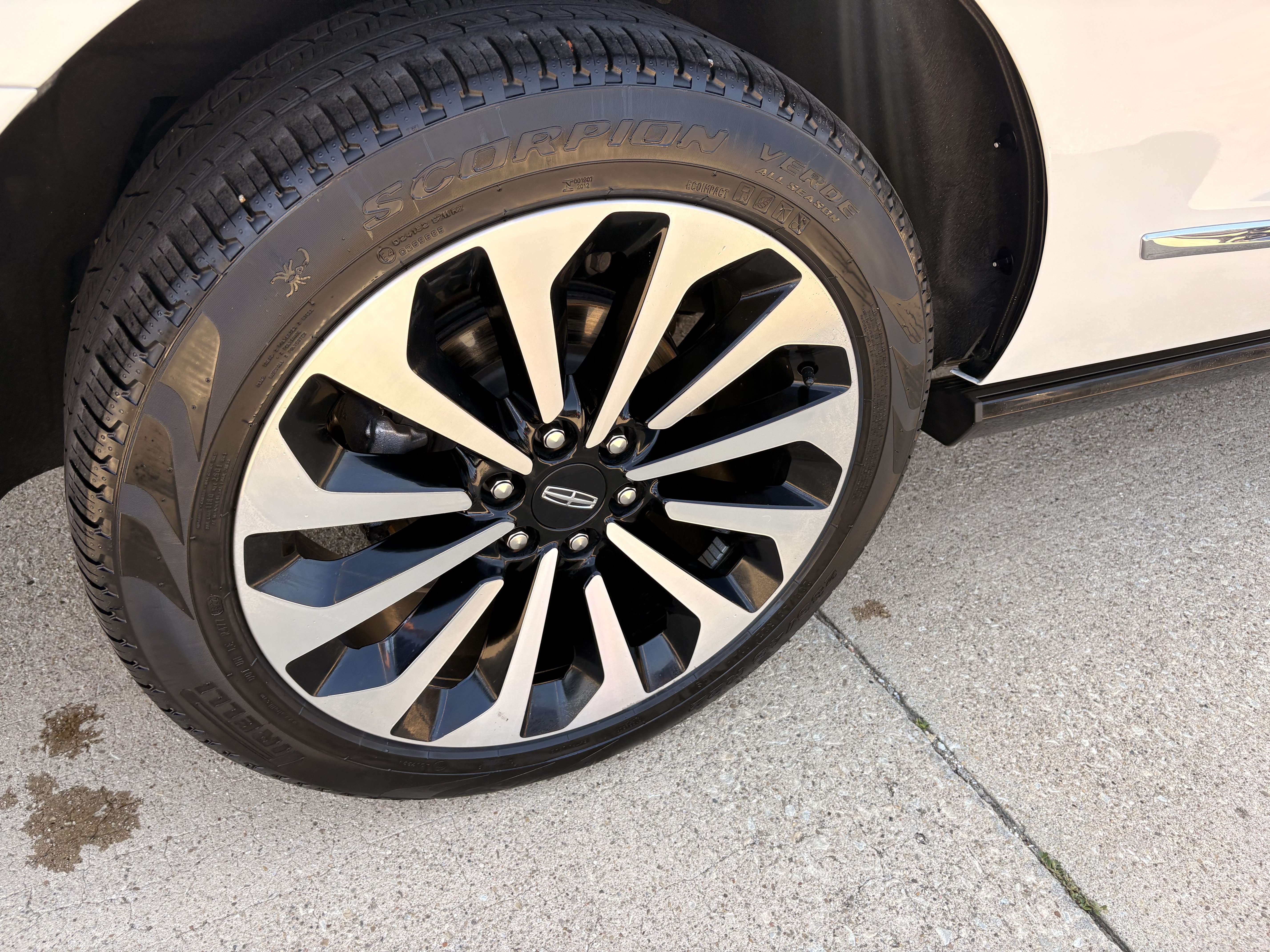 Used 2023 Lincoln Navigator Reserve AWD/4WD image 5