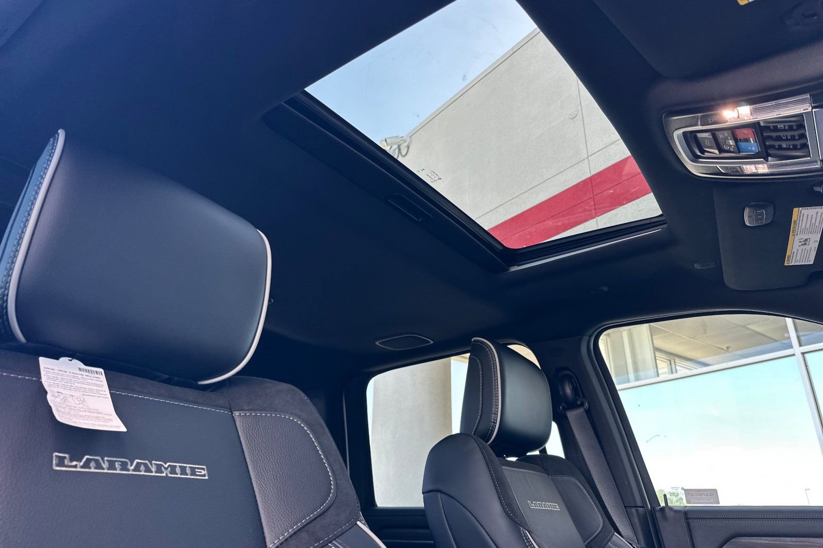 New 2026 RAM 3500 Laramie AWD/4WD image 17