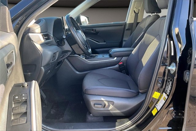 Used 2023 Toyota Highlander LE image 22