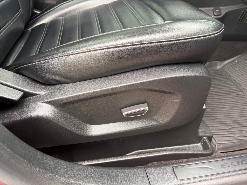 Used 2019 Ford Edge SEL w/ Equipment Group 201A AWD/4WD image 28