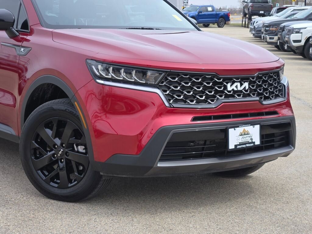 Used 2023 Kia Sorento S image 2