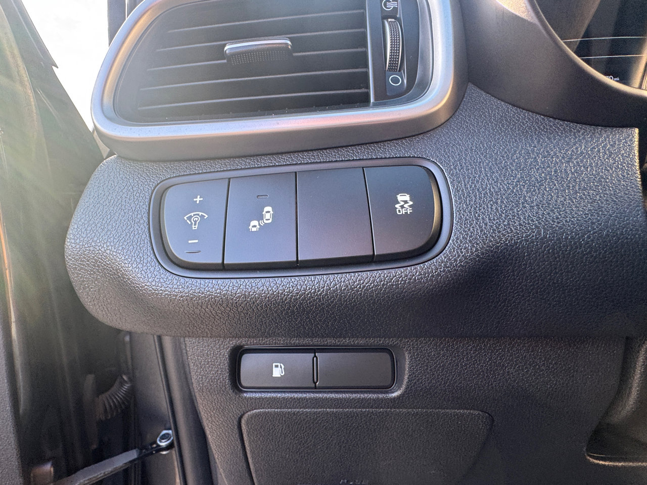 Used 2020 Kia Sorento LX w/ LX I4 Convenience Package image 39