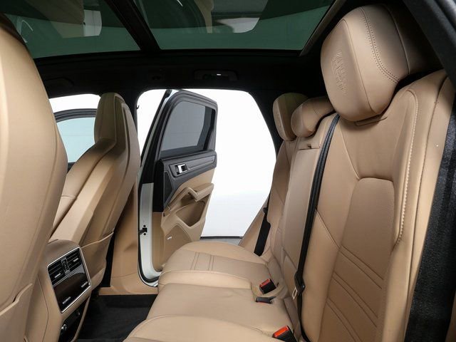 Used 2023 Porsche Cayenne image 21
