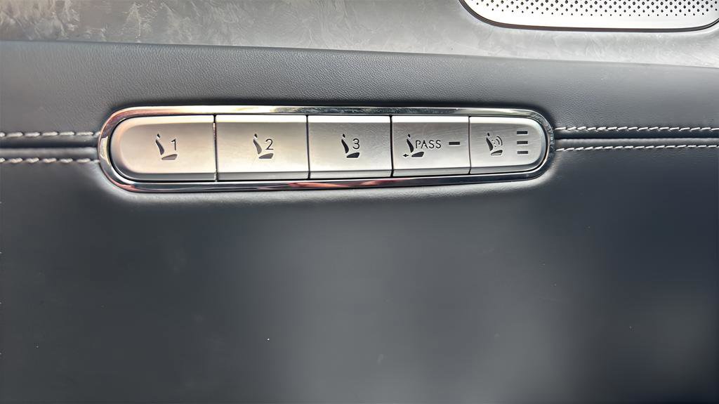 Used 2023 Genesis G90 3.5T image 31