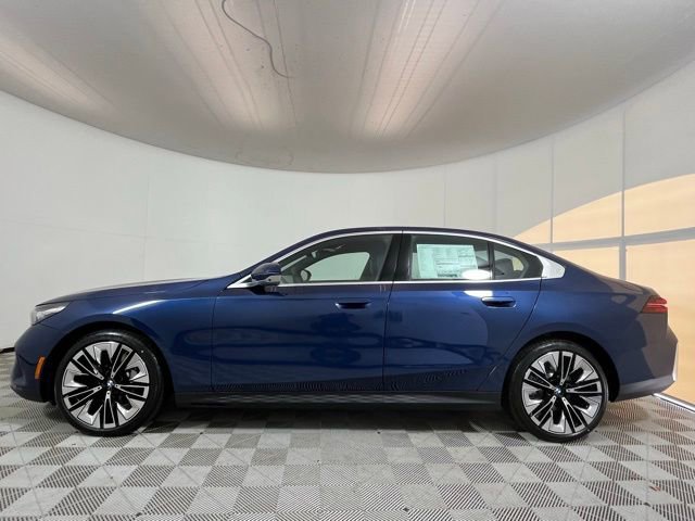 New 2026 BMW 530i xDrive w/ Premium Package AWD/4WD image 4