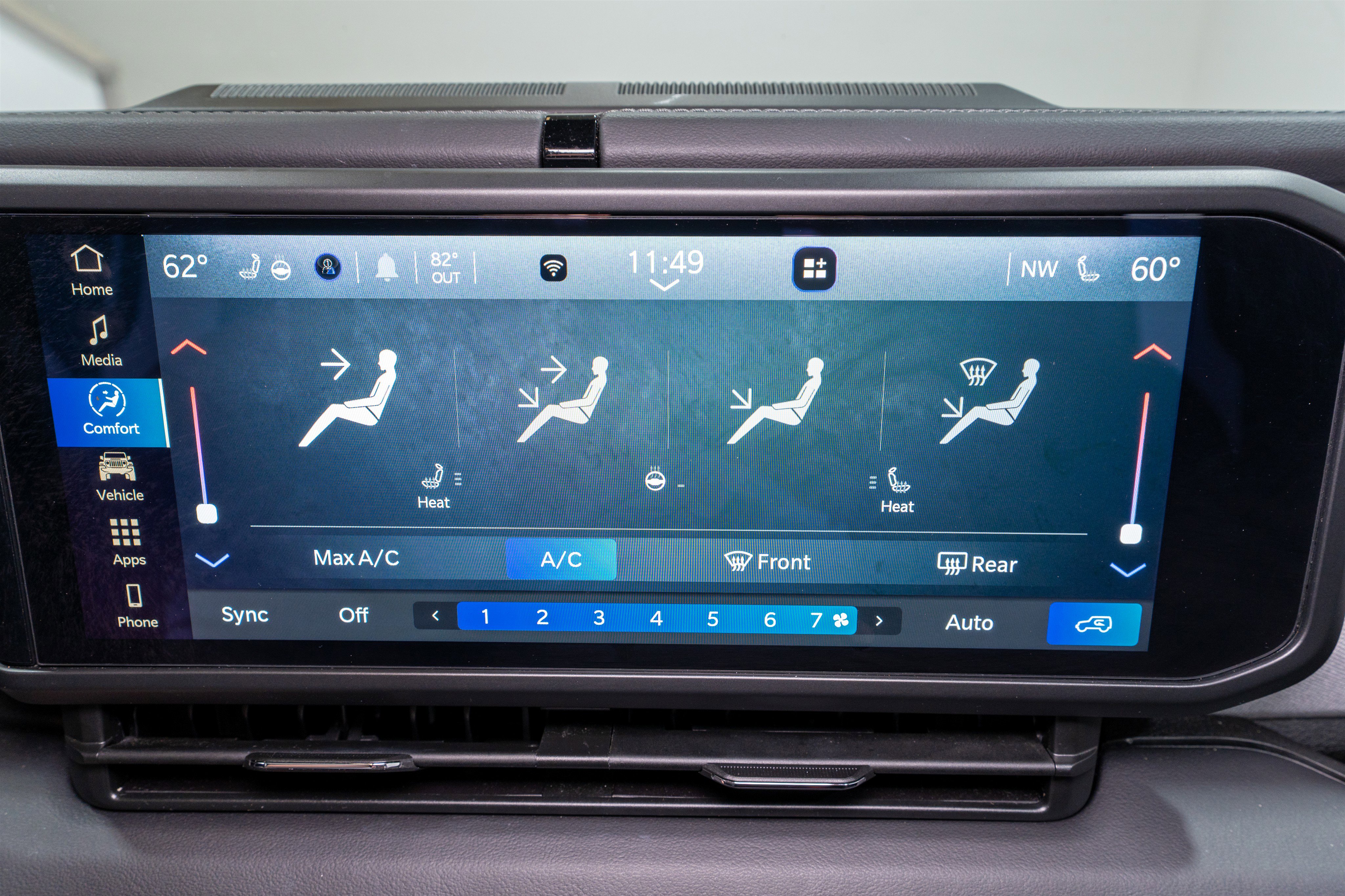 Used 2025 Jeep Wrangler Sahara w/ Safety Group image 19