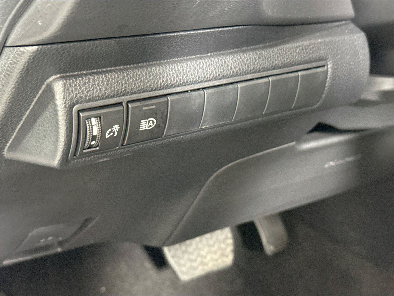 Certified 2025 Toyota Corolla SE FWD image 15