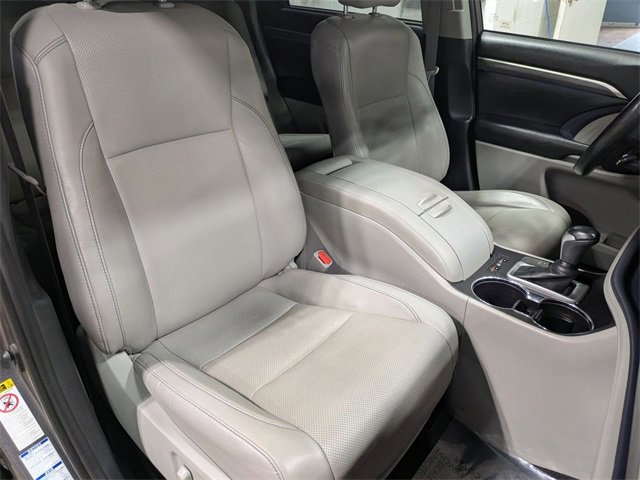 Used 2019 Toyota Highlander Limited image 29