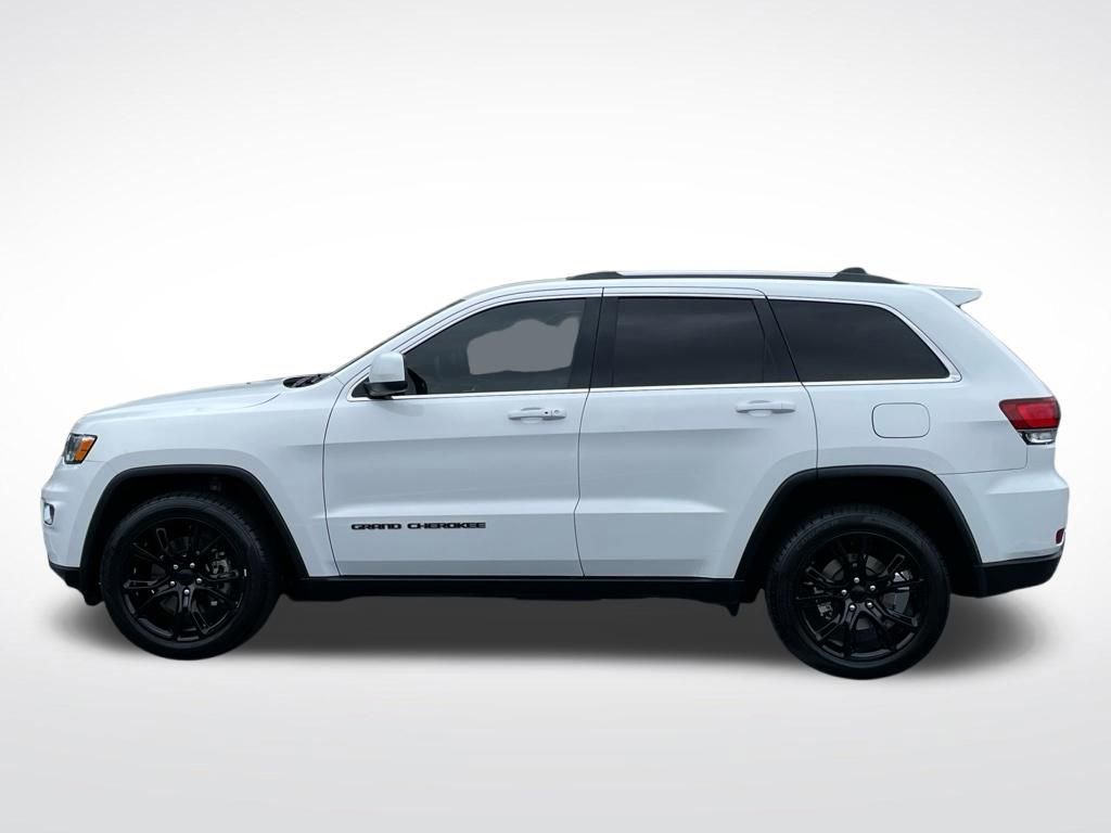 Used 2021 Jeep Grand Cherokee Laredo image 2