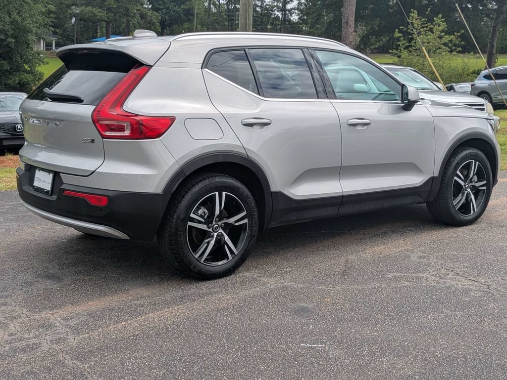 Certified 2025 Volvo XC40 B5 Core AWD/4WD image 6