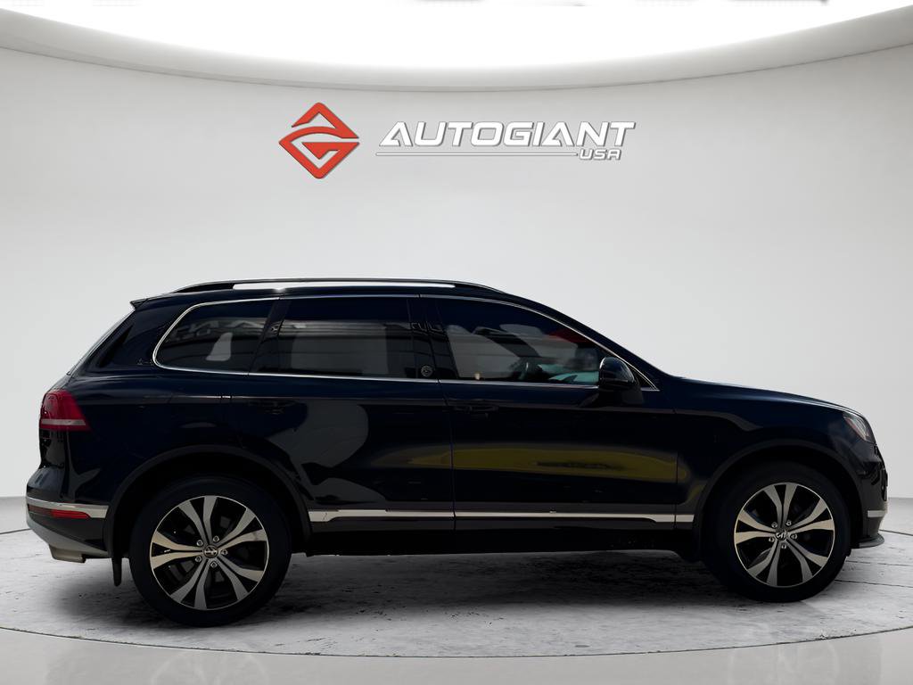 Used 2017 Volkswagen Touareg Wolfsburg Edition image 12