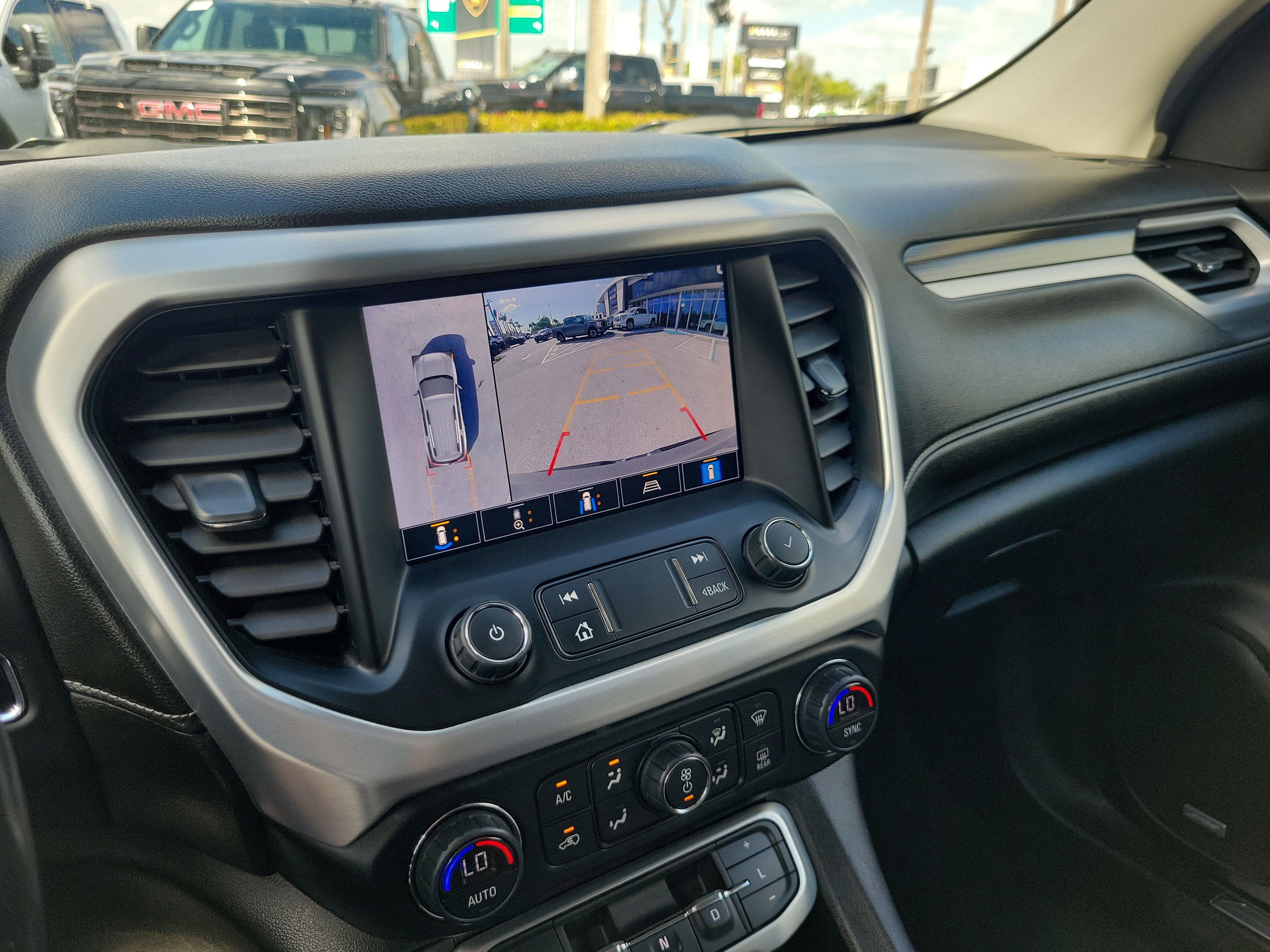 Used 2022 GMC Acadia SLT w/ Technology Package FWD image 22