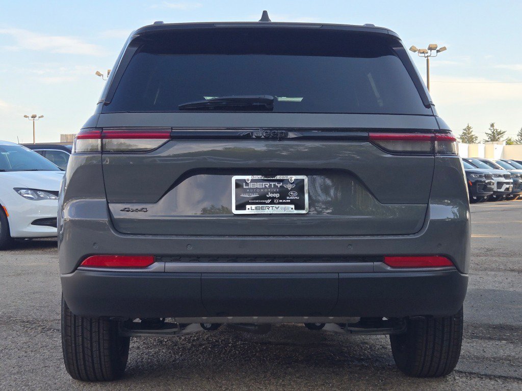 New 2027 Jeep Grand Cherokee Altitude AWD/4WD image 18