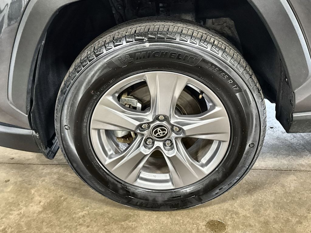Used 2025 Toyota RAV4 XLE image 31