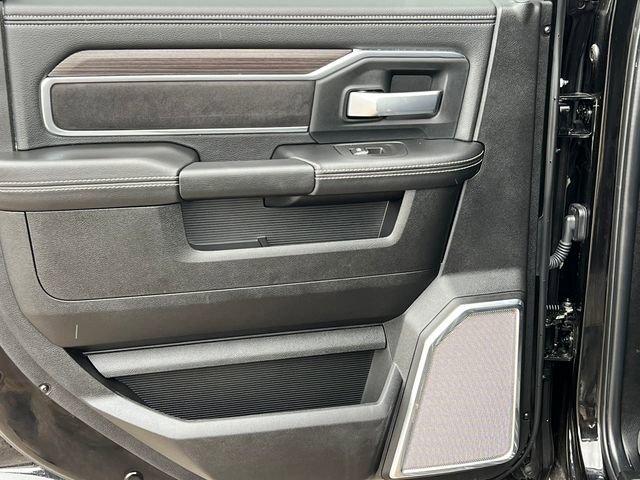 Used 2025 RAM 3500 Laramie AWD/4WD image 46