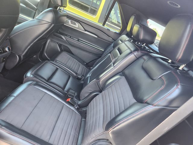 Used 2025 Ford Explorer ST-Line w/ ST-Line Street Pack AWD/4WD image 7