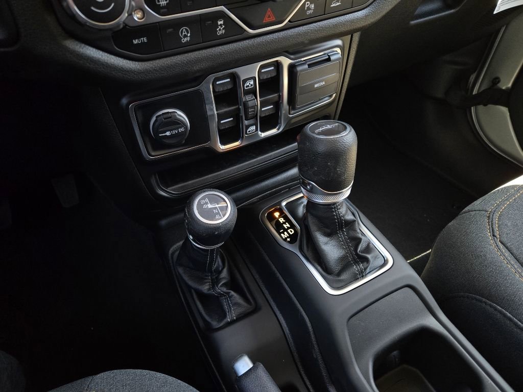 Used 2024 Jeep Gladiator Sport image 25