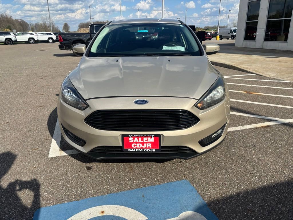 Used 2018 Ford Focus SE w/ SE Appearance Package image 4