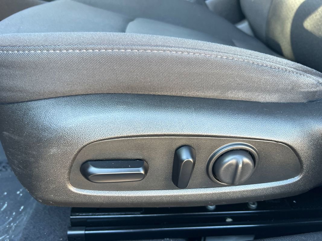 Used 2016 Chevrolet Malibu LT image 17