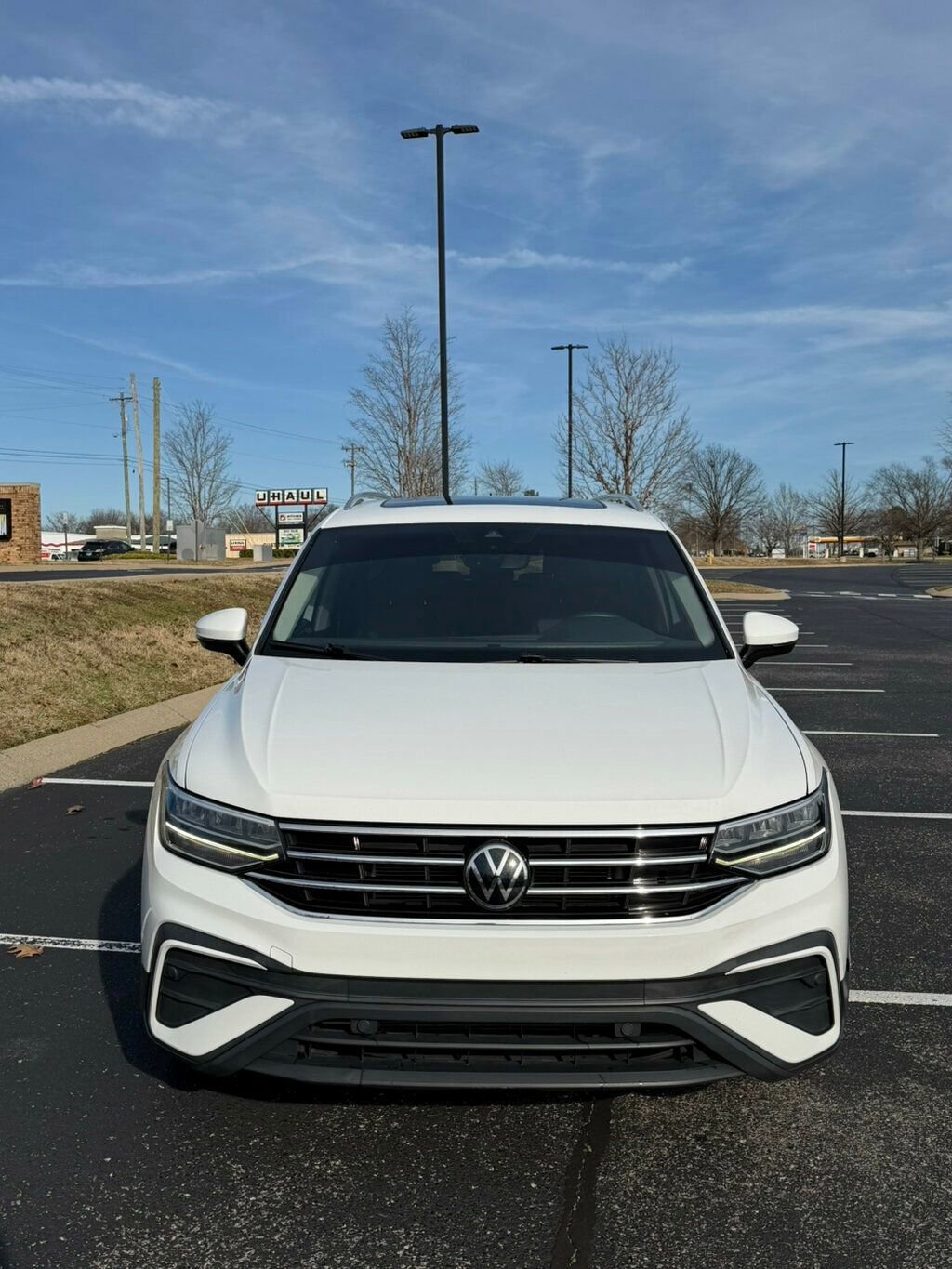 Used 2022 Volkswagen Tiguan SE w/ Panoramic Sunroof Package image 2