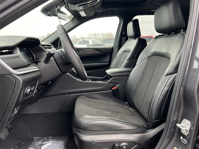 New 2025 Jeep Grand Cherokee Altitude image 4