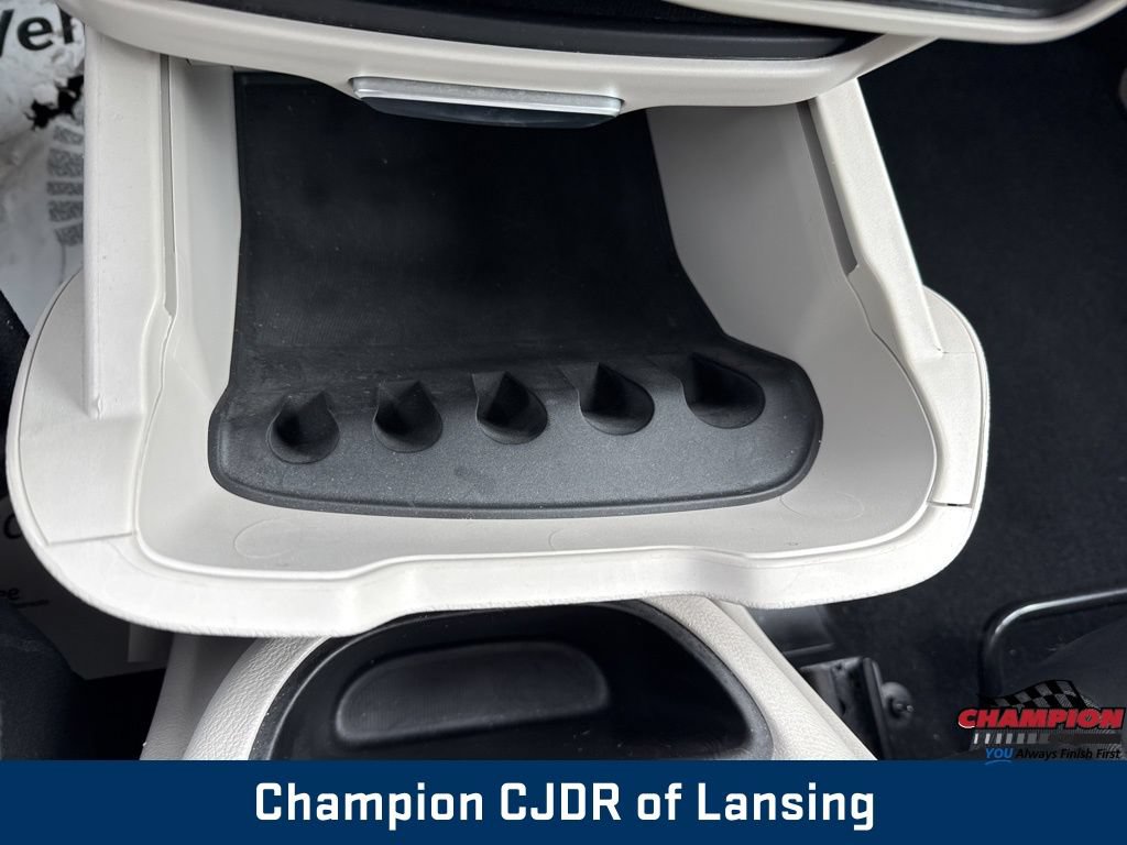 Used 2024 Chrysler Pacifica Touring-L FWD image 30