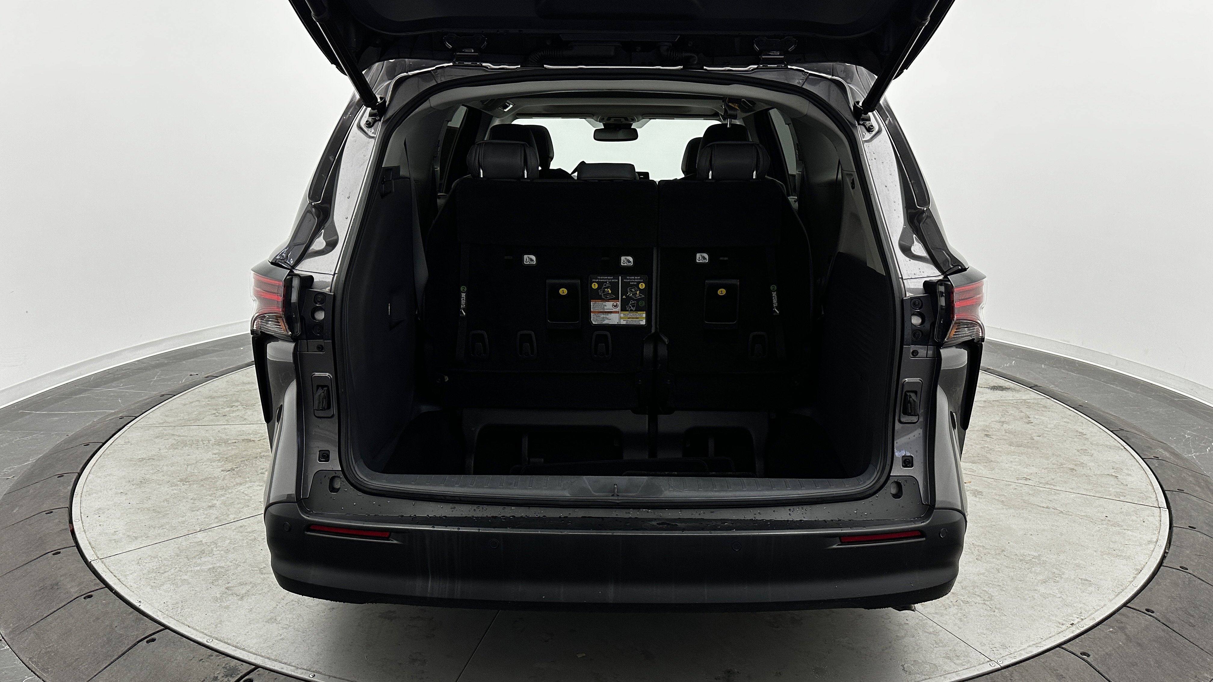 Used 2021 Toyota Sienna XLE image 33