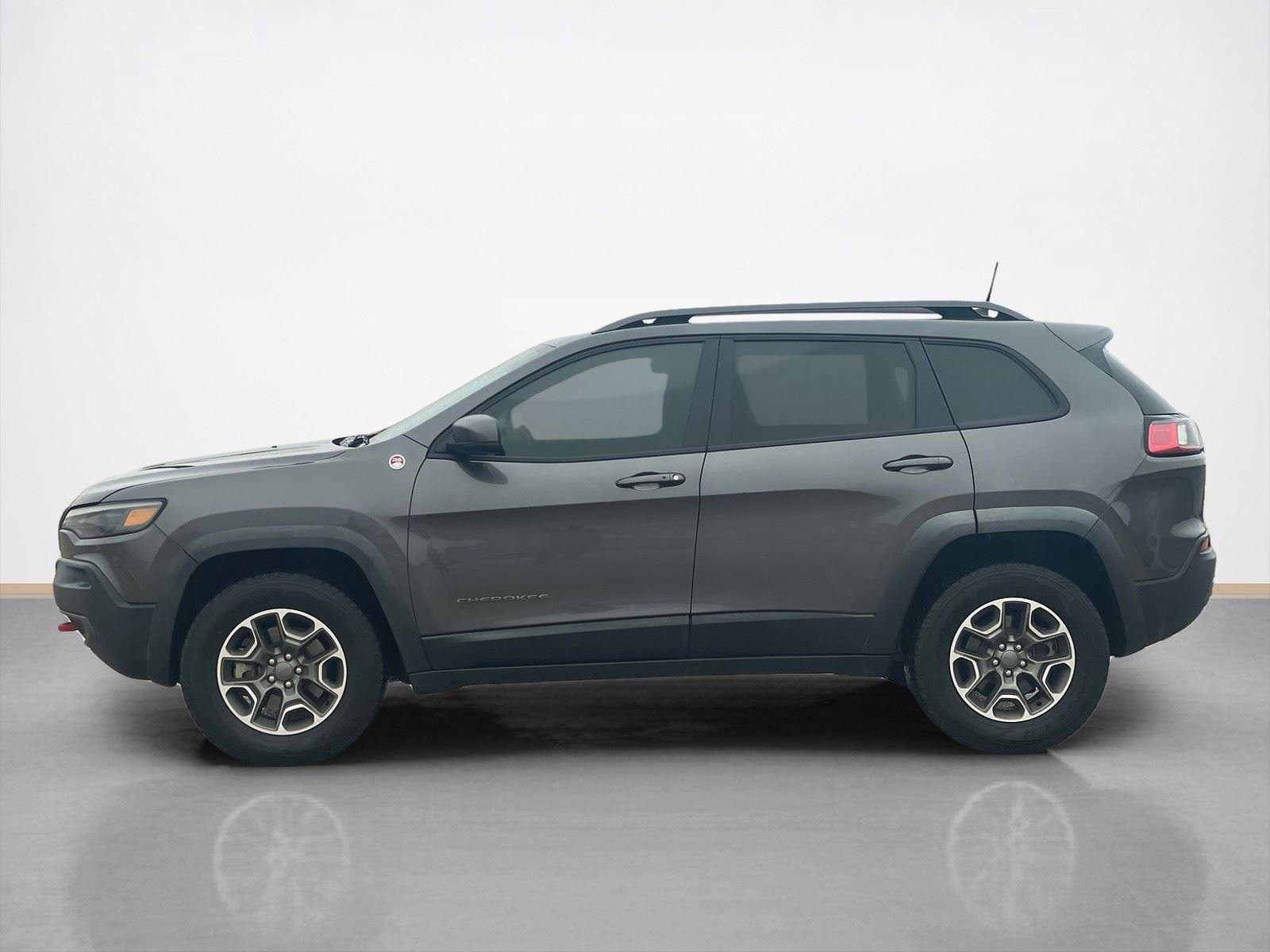 Used 2020 Jeep Cherokee Trailhawk w/ Cold Weather Group image 4