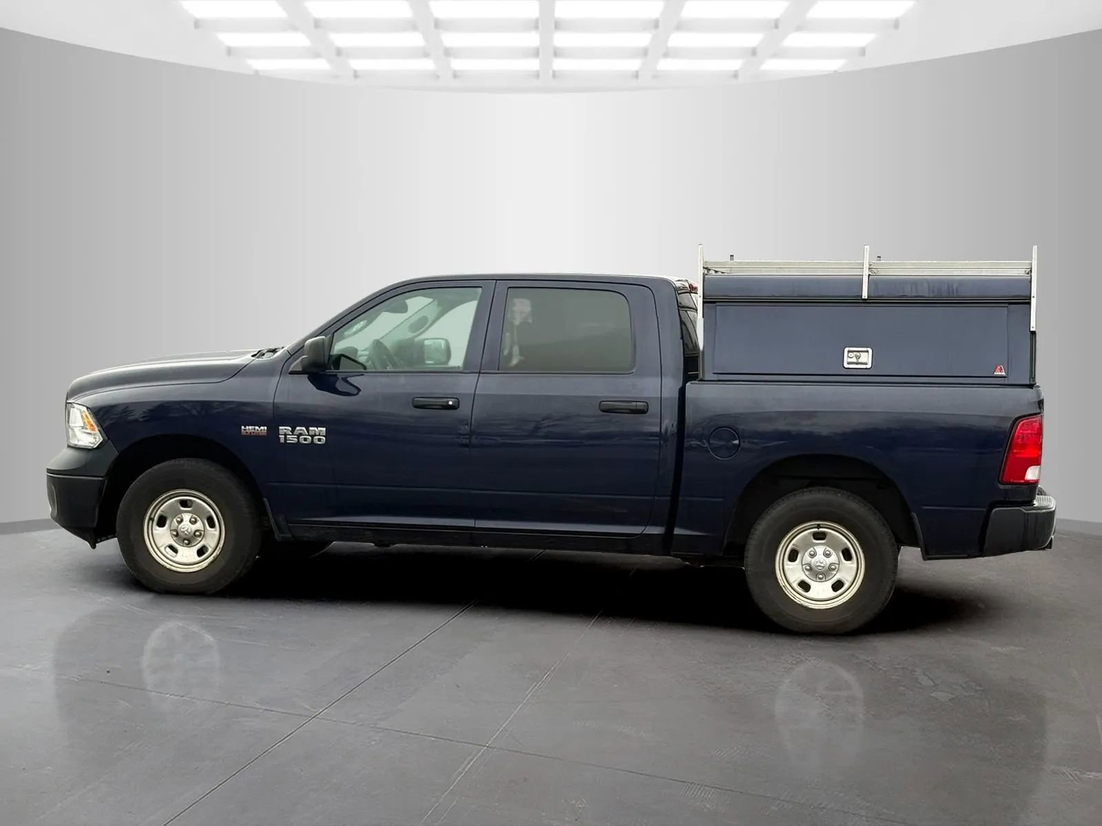 Used 2018 RAM 1500 SLT image 6