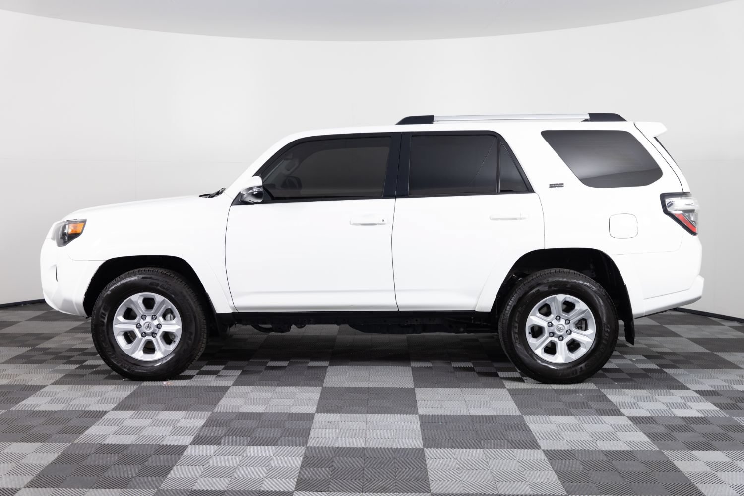 Used 2023 Toyota 4Runner SR5 Premium w/ Moonroof Package AWD/4WD image 3