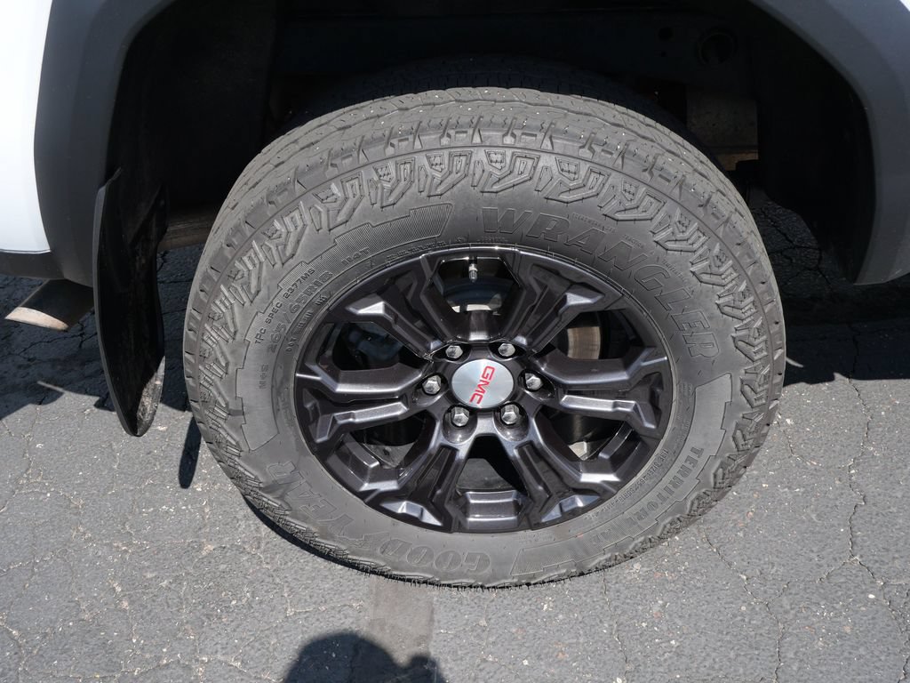 Used 2024 GMC Canyon Elevation w/ Elevation Premium Package AWD/4WD image 9