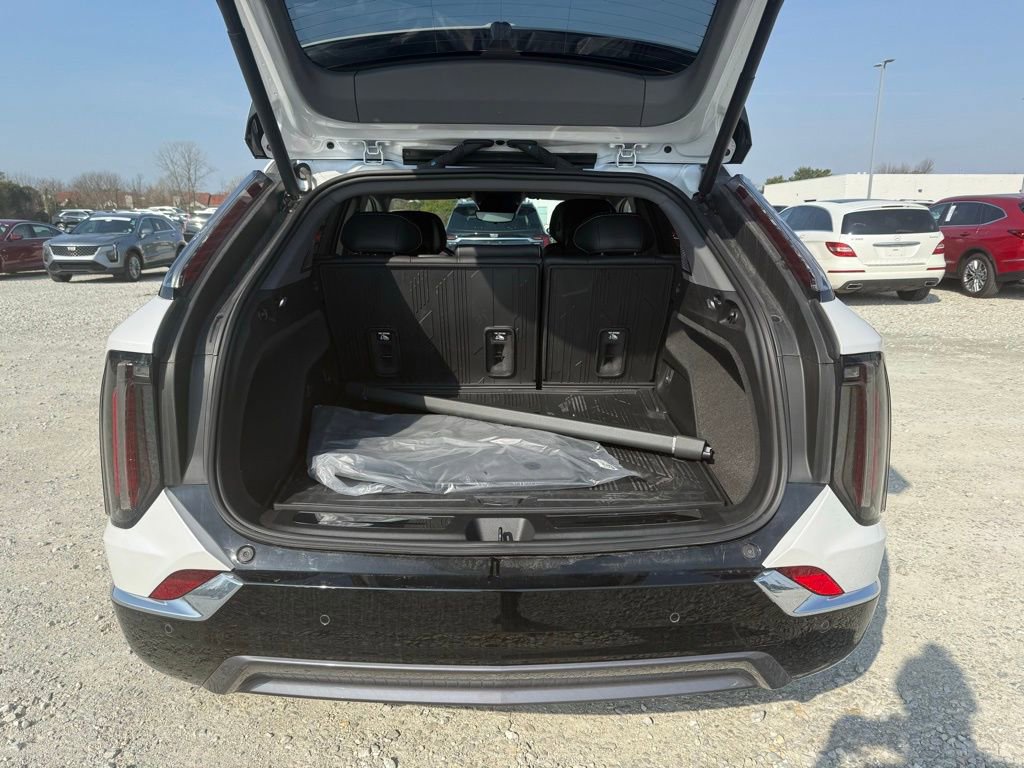 Certified 2025 Cadillac Optiq Luxury 2 w/ LPO, Floor Liner Package image 12