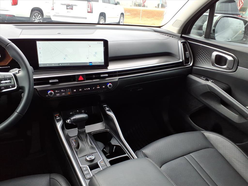Used 2025 Kia Sorento EX w/ Panoramic Sunroof Package image 27