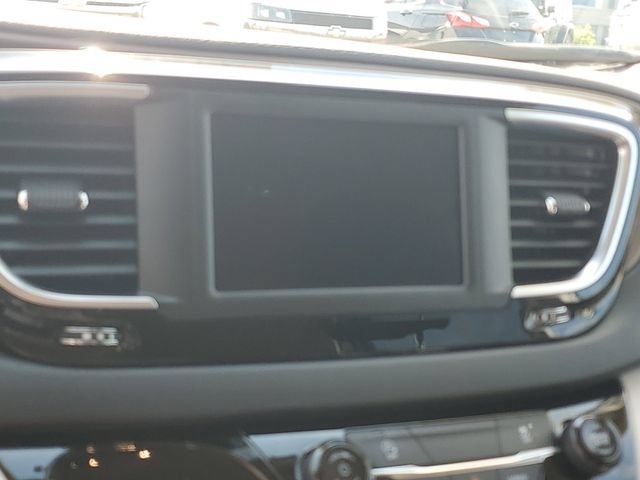 Used 2023 Chrysler Voyager LX FWD image 18
