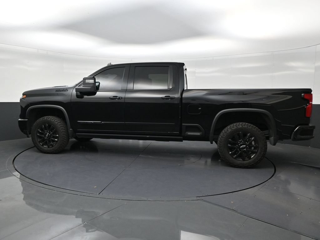 Used 2025 Chevrolet Silverado 2500 High Country w/ High Country Premium Package AWD/4WD image 2